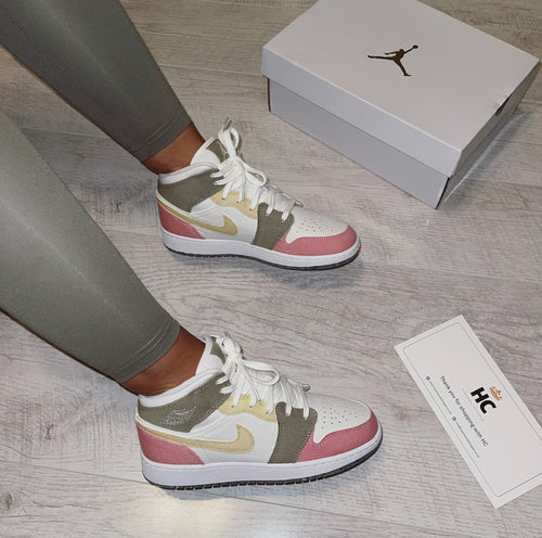 NIKE