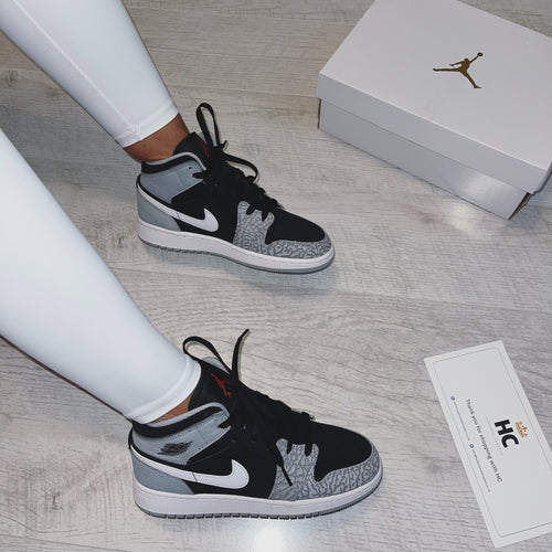 NIKE