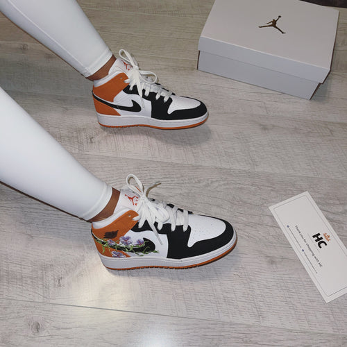 NIKE