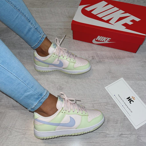 NIKE