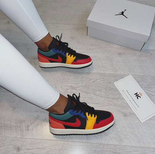 NIKE