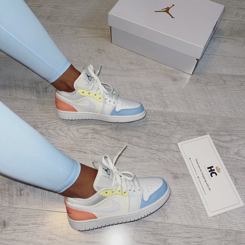 NIKE