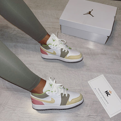 NIKE